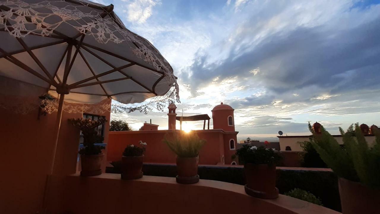 Casa Frida B&B Альенде Экстерьер фото