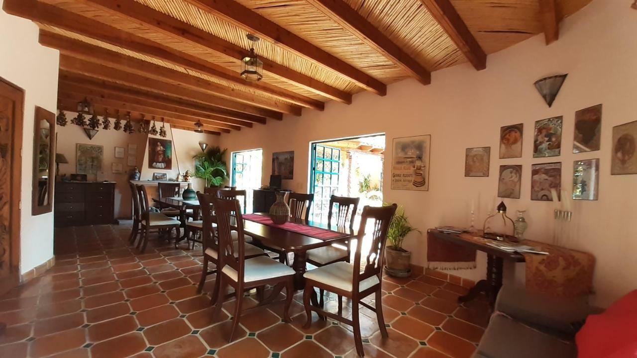 Casa Frida B&B Альенде Экстерьер фото